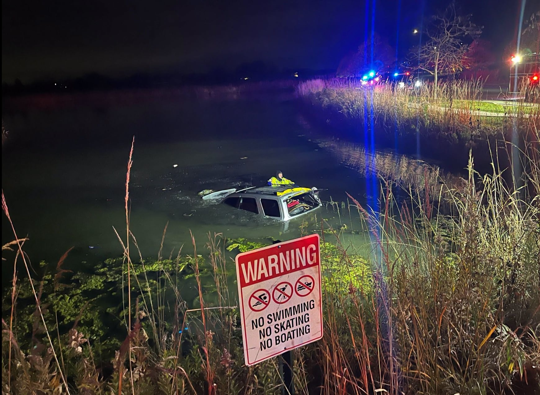 Car crashes into retention pond in Volo — New Lenox Community news
